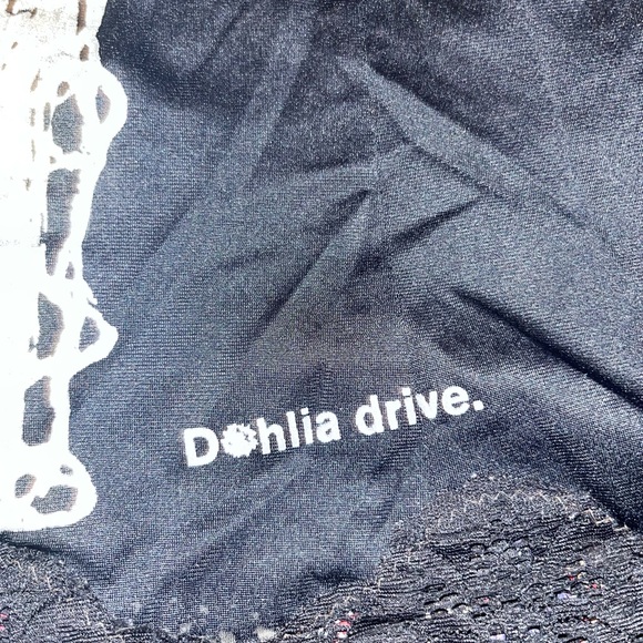 Dahlia drive negligee - Picture 2 of 3